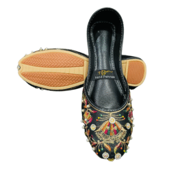 Alternative view of Kiran Siyahi